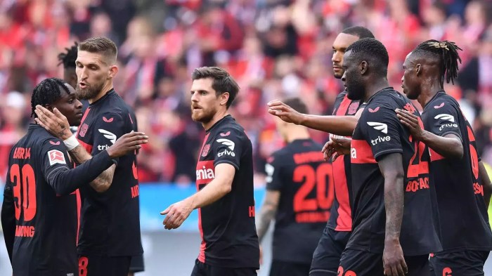 Das sind die Torhymnen der Bundesliga Tafavoaka velona tamin'ny fiverenan'i Augsburg i Bayern, nitaky fandresena faharoa nifanesy tamin'ny Bundesliga